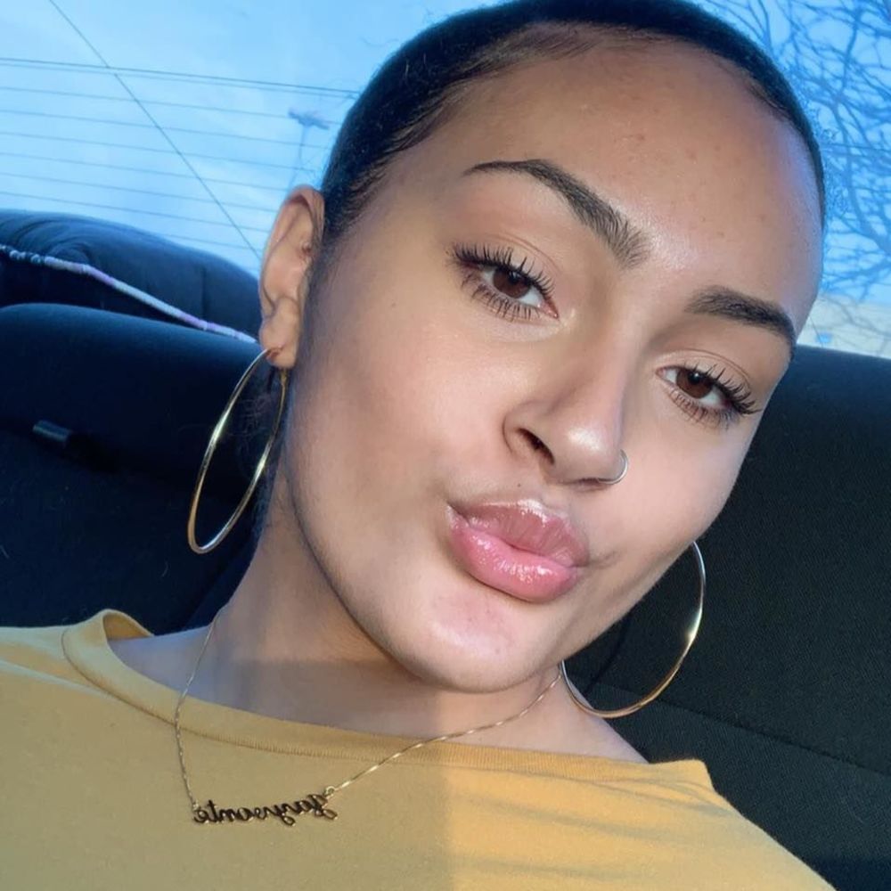 Meet your Posher, Amaya